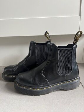 DR MARTENS black leather Chelsea boots, size 39